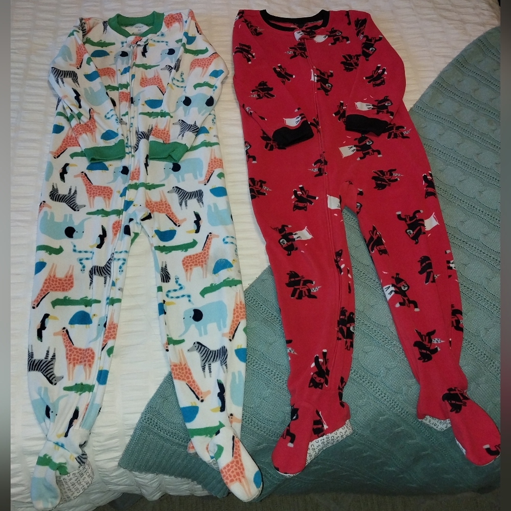 Carter's footie pajamas 2 pair size 5T boy